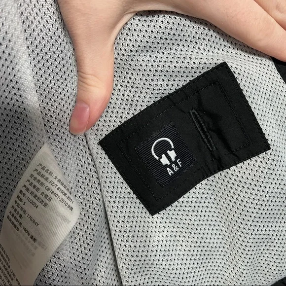 Abercrombie & Fitch Black Lightweight Hooded Windbreaker Jacket - Picture 5 of 7